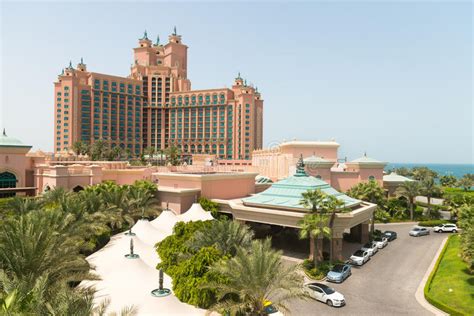 Atlantis The Palm An Enormous And Beautiful Resort Hotel Complex In