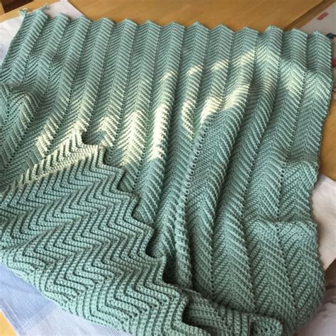 Mosaik granny squares häkeln anleitung (decke, kissen, etc). Häkelanleitung Zickzack Muster - valentinahaekelt | Decke ...