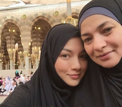 Nabil bersama dengan fattah amin dan nellofa , degar cerita neelofa ada terlepas cakap something , jom tengok. 7 GAMBAR - NEELOFA DAN KELUARGA TUNAI UMRAH | Siakap Puyu