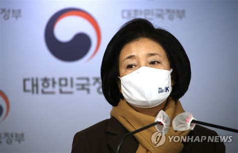 '혐오문화' 그대로 배운 ai 이루다…서비스 잠시 중단. 소상공인 버팀목자금 첫날 101만명 신청…1.4조 지급 | 연합뉴스