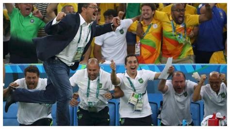 A perseguição ao ouro olímpico, último grande título internacional que faltava ao brasil no futebol o brasil estreou nos jogos olímpicos em 1952, em helsinki, quando ficou em quinto lugar, após. Seleção Brasileira de Futebol, enfim, conquista o Ouro ...