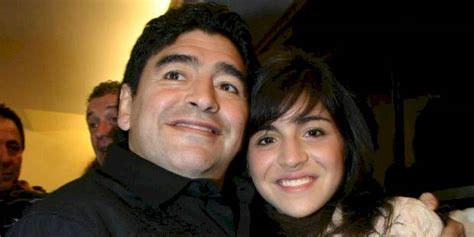Hija De Maradona Publica Misteriosos Mensajes Sobre El