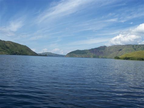 Pemandangan gunung sebagian besar gambar dengan tema pemandangan desa menambahkan gunung di belakangnya. Foto-Foto Pemandangan Danau Toba ~ KUMPULAN FOTO FOTO