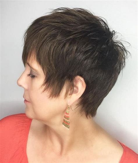 Medium shoulder length hairstyles for women with wavy hair can look super hot if styled properly. Cool Shoulder Length Hairstyles For Women Over 50 17 ...