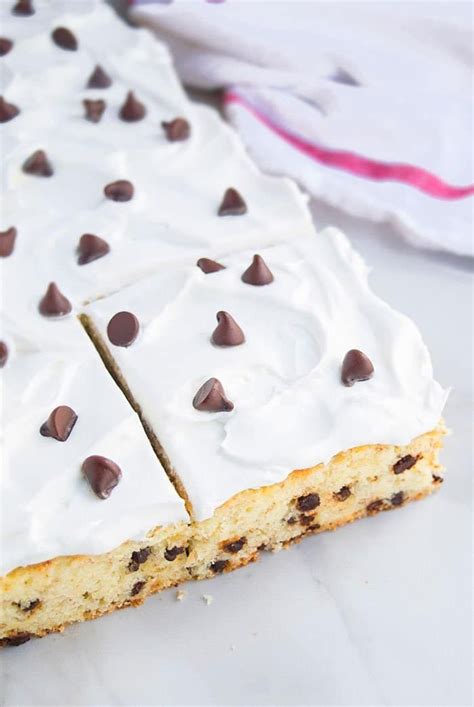 An exceptionally moist pesach cake, this is an easy recipe that yields a banana chocolate chip cake that you won't believe is kosher for pesach! Easy Banana Sheet Cake Recipe | Banana chocolate chip cake ...