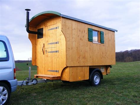 Alle schäferwagen sind nach historischem vorbild in holzbauweise neu gebaut und modern ausgestattet. BoWo-Schaeferwagen-Classic-290-1 | Schäferwagen, Wohnwagen ...