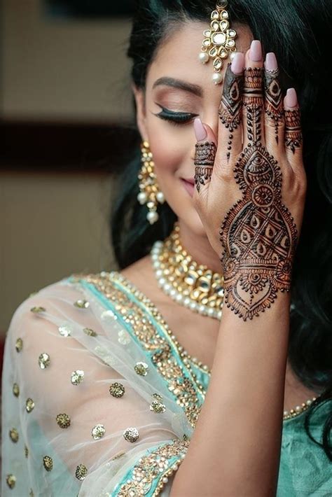 30 Latest Bridal Mehndi Designs Of 2018 Indian Wedding Photography Bridal Photography Bridal