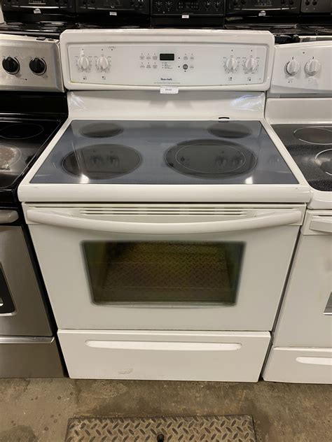 Edmonton's largest scratch and dent appliance source. REFURBISHED White 30" Flat Top Range - Appliance Warehouse ...