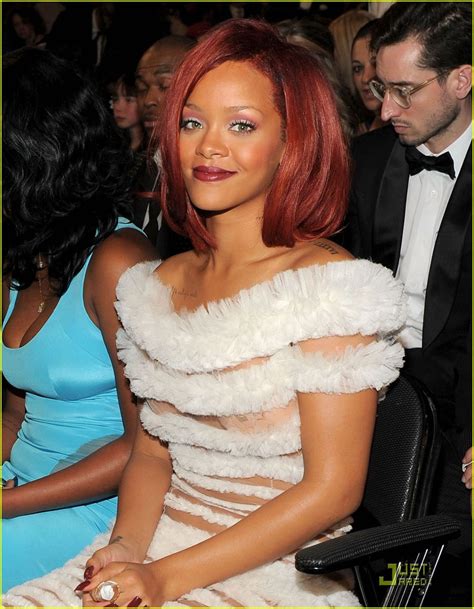 Rihanna Grammys 2011 Red Carpet Photo 2519381 2011 Grammy Awards