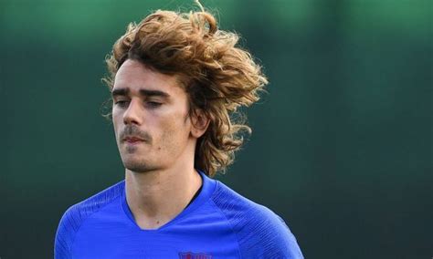 Great antoine griezmann grew out his hair but shaved, then restart his hair growth journey and now is more than 2 years growing out his hair.awesome. В Испания започнаха разследване на трансфера на Гризман ...