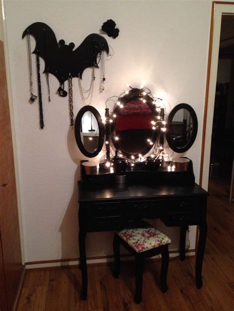 To download this gothic bedroom decor in high resolution, right click on the image and choose this digital photography of gothic bedroom decor has dimension 1080 x 942 pixels. Die 25+ besten Gothic Schlafzimmer Ideen auf Pinterest ...