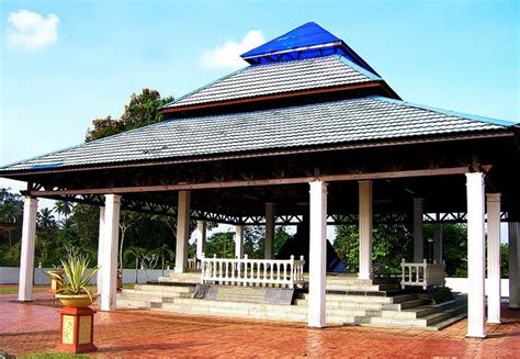 Kisah penemuan batu bersurat di kg.buluh ,kuala berang ,hulu terengganu. Pelancongan Terengganu: Memorial Batu Bersurat