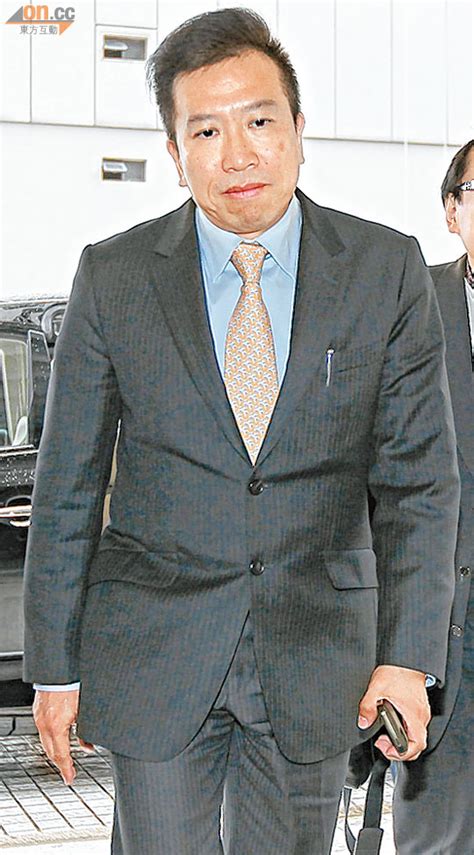 龔如心為贏爭產 限定員工服色 - 東方日報