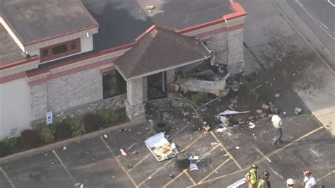Antioch Il News Car Crashes Through Polsons Natural Foods On Main