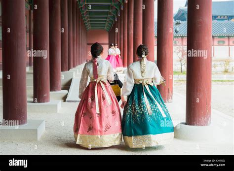 Girls In Korean Traditional Dress Hanbok In Kyungbok Palace Seoul