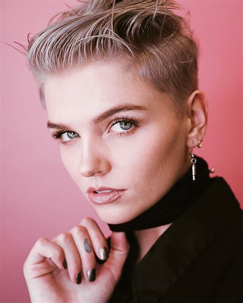 May 11, 2020 · the pixie cut can work for almost anyone as long as your face shape and hair texture is taken into account. 25 New Best Pixie Haircut Ideas For 2020 - Discover Beauty ...