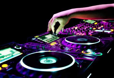How popular is Electronic Dance Music? - Hi Boox