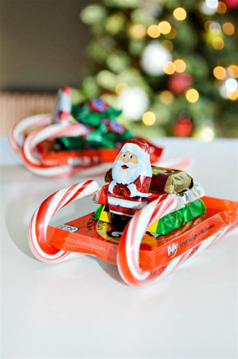 This peppermint oreo candy bark makes the ultimate homemade holiday gift. How to Make Candy Sleighs - About a Mom