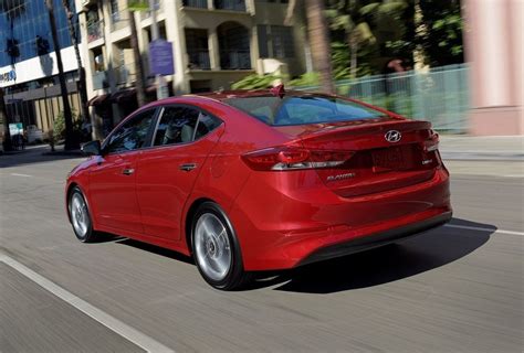 When comparing the 2017 chevy cruze to the 2017 hyundai elantra, you'll have lots of factors to weigh. New 2016 Hyundai Elantra vs Chevrolet Cruze Comparison in ...