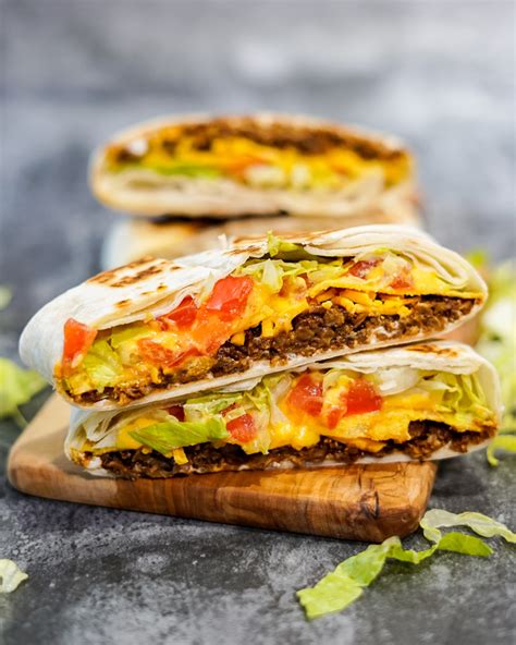 This easy vegan crunchwrap supreme is a vegan taco bell copycat recipe that uses 9 simlpe ingredients and can be made in 25 mins. Vegan Crunchwrap Supreme | Vegan Taco Bell | The Edgy Veg