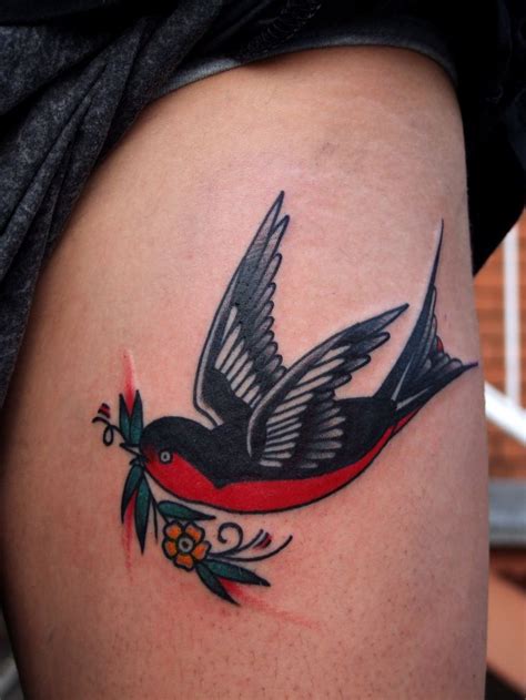 Back in the old days, swallow tattoos were popular to the sailors who have traveled long distances. 25+ unique Robin bird tattoos ideas on Pinterest | Robin ...