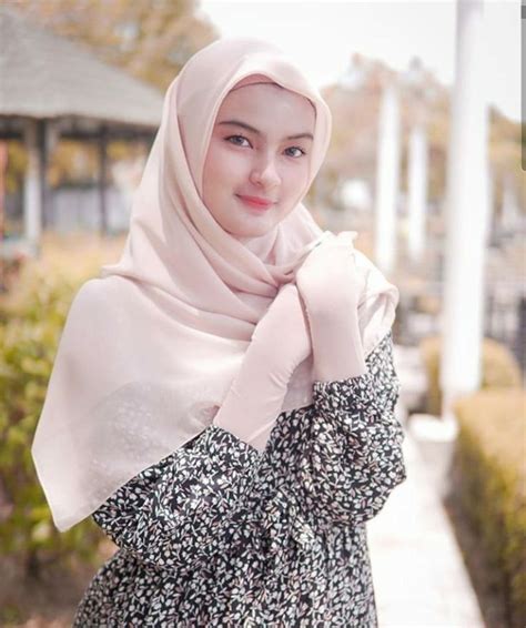 𝟏𝟐 𝐆𝐚𝐥𝐞𝐫𝐢 𝐂𝐞𝐰𝐞𝐤 𝐇𝐢𝐣𝐚𝐛 𝐂𝐚𝐧𝐭𝐢𝐤 𝐒𝐞𝐧𝐲𝐮𝐦 beautiful hijab beautiful muslim women girl hijab