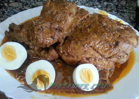 Juicy on the inside, and served with liquid gold pan juices loaded with flavour, this is the roast i have the gravy recipe in the notes. How to Make Mughlai Chicken Roast: English - Urdu Recipe ...