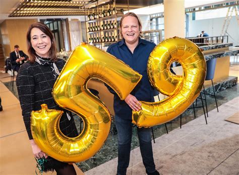 Die polizei sucht nun zeugen der tat. Sternekoch Björn Freitag schwingt den Kochlöffel im ...