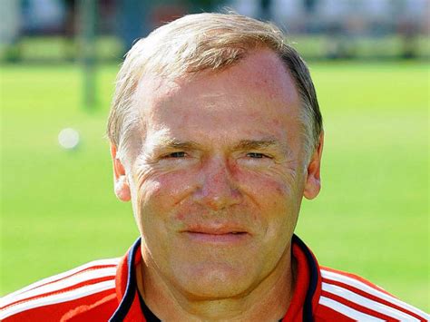 Born in bochum, gerland spent his entire professional career from 1972 to 1984 playing at vfl bochum. Jürgen Klinsmann muss gehen! - Neues für Kinder - Badische ...