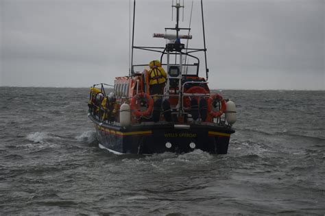 Rnli Wells Lifeboat Volunteers Rescue Stranded Crew From Grounded Yacht Rnli