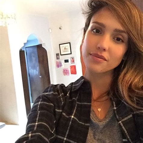 Jessica Alba Shares Freaky Selfie Social News Xyz