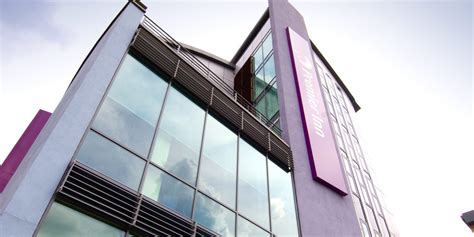Our hayes (heathrow) premier inn has everything you'd expect, incredibly comfy beds in every room and an onsite beefeater restaurant serving freshly cooked chargrilled food. Premier Inn London Wimbledon South Hotel (London): What to ...