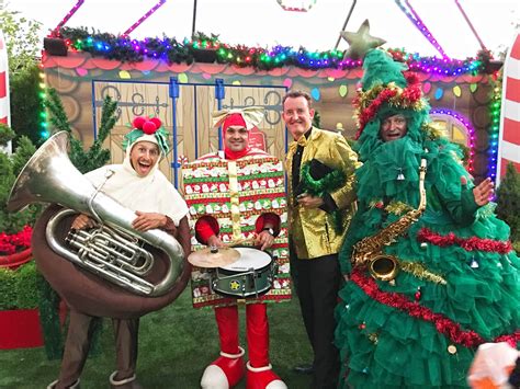 Buying any present can be a stressful process, but when you throw in that c word, all scrooges break loose. Xmas Present roving musician for hire for events