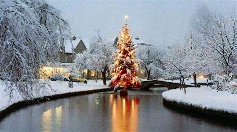 Pin By Carol Woods On Buon Natale Cotswolds Bourton On The Water