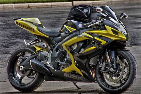 Accept simple custom paint scheme, do please send us pictures. GSX-R 750 | Suzuki gsxr, Super bikes, Suzuki gsx