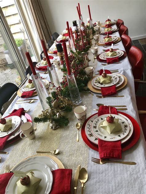 Christmas table setting gold and red / kersttafel dekken goud en rood