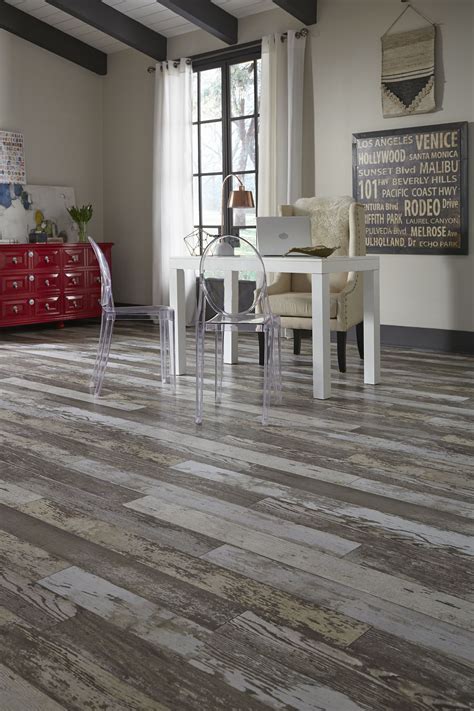 With A Textured Distressed Appearance Bull Barn Oak Is A Unique Floor