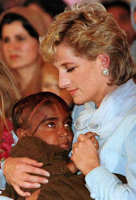 Ela foi um membro da família real britânica entre 1981 e 1996 por seu casamento com carlos, príncipe de gales , primogênito e herdeiro aparente da. Princess Diana death anniversary 2015: Top 10 heart ...