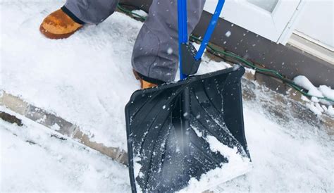 The Best Snow Shovels To Buy In 2024 According To Reviews