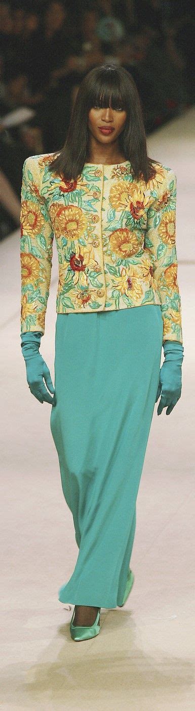 Yves saint laurent e pierre bergé fondano la loro griffe nel 1961, proponendo indimenticabili collezioni di abbigliamento, borse firmate e accessori. Yves Saint Laurent | Abiti, Eventi