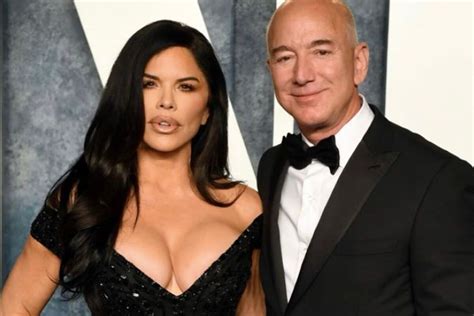 Jeff Bezos Gets Engaged To Lauren Sanchez As She Shows Off Huge New