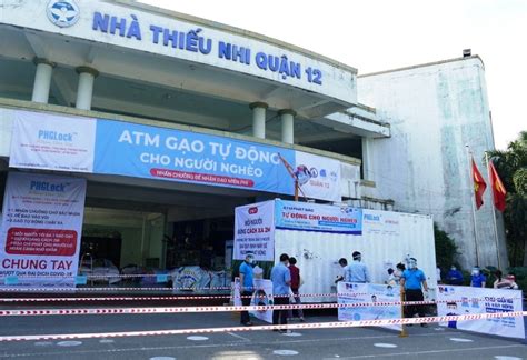 Tphcm tiếp tục giãn cách đến 15.9, cho thêm nhiều đối tượng được ra đường. TPHCM đề xuất từng bước nới lỏng giãn cách xã hội