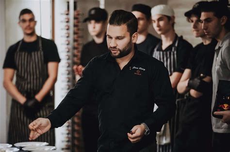 Azt hiszem, hogy még mindig szerencsésebb ez így, mintha kinyitottunk volna, és pár nappal vagy héttel később be kell zárni. Rácz Jenő: „Sokan teljesen mást gondolnak egy séf ...