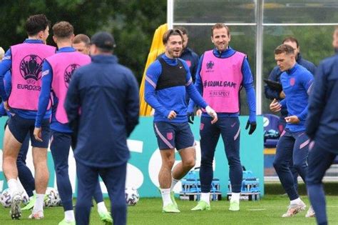 Karena pertandingan tersebut merupakan pertandingan yang cukup bergengsi bagi para penggermar sepakbola di dunia ini. Prediksi Skor & Susunan Pemain Ceko vs Inggris Euro 2020 ...