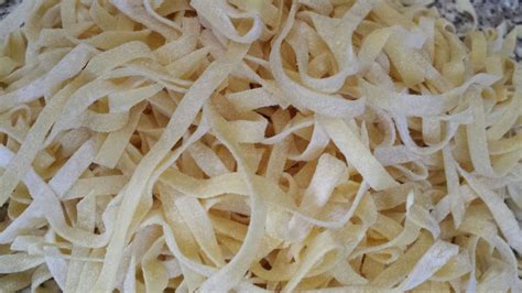 Li ho conditi con questo condimento composto solo di ortaggi cotti separatamente. Pasta fatta in casa leggera | Le ricette di Sara