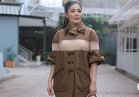 She was born in 1980s, in millennials generation. Suami Ditangkap Polisi Jadi Kado Ultah yang Tidak ...