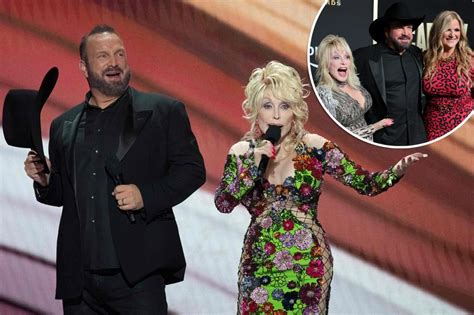 Acm Host Dolly Parton Teases Threesome With Garth Brooks Pop Culturely