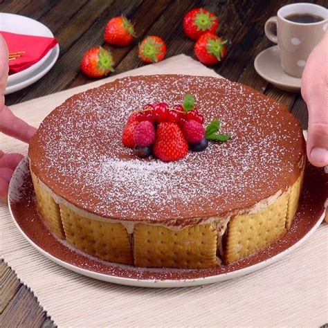 Probieren sie dieses und weitere rezepte von eat smarter! Leckerer Butterkeks-Kuchen mit Erdbeeren, Frischkäse und ...