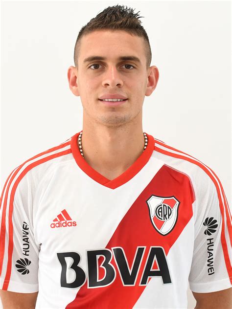 Join the discussion or compare with others! Rafael Santos Borré es nuevo jugador de River