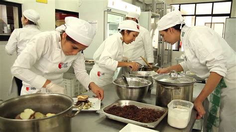 La cocina es fácil, os ofrece cursos presenciales y talleres de cocina totalmente prácticos, donde cada asistente p. Un día de cocina en los talleres UDI - YouTube
